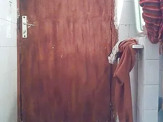 ბებიას ვარდისფერი ვიბრატორი მას კვნესავს და ხუმრობს