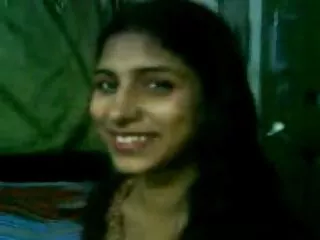 ქერა ბიზნეს ქალბატონი ჩვილი ბავშვი გაიტაცა სალომბარდე მაღაზიის ოფისში, სანამ ის ყიდის თავის კოლექციას