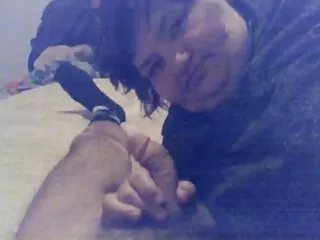 ბიჭები ანადგურებენ მის შვილს დიდ შეყვარებულს