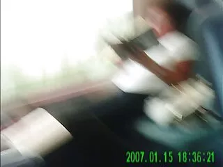 კლასიკური MILF მრგვალი ტრაკით ცდილობს სხვადასხვა ტანსაცმელს