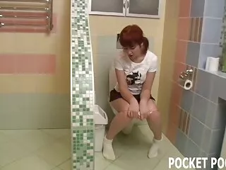 აურორა თოვლი შარდავს მეგობართან ერთად